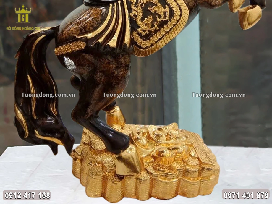 Hình ảnh phần chân đế của mà linh vật ngựa đứng